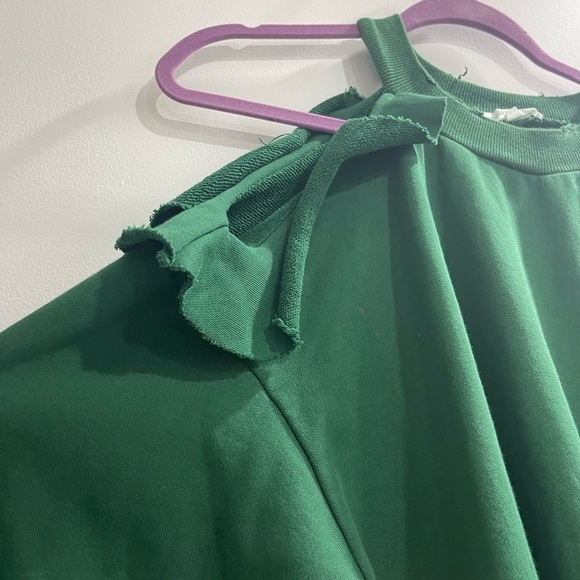 Bought it in Bloomingdale’s New Never use it in Green Size Small - Picture 3 of 5